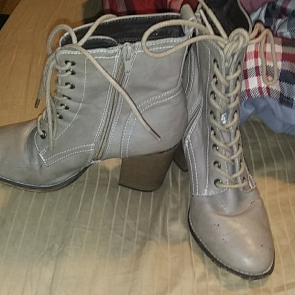 Camdie's High heel laced boots with zippers on - - Picture 2 of 3